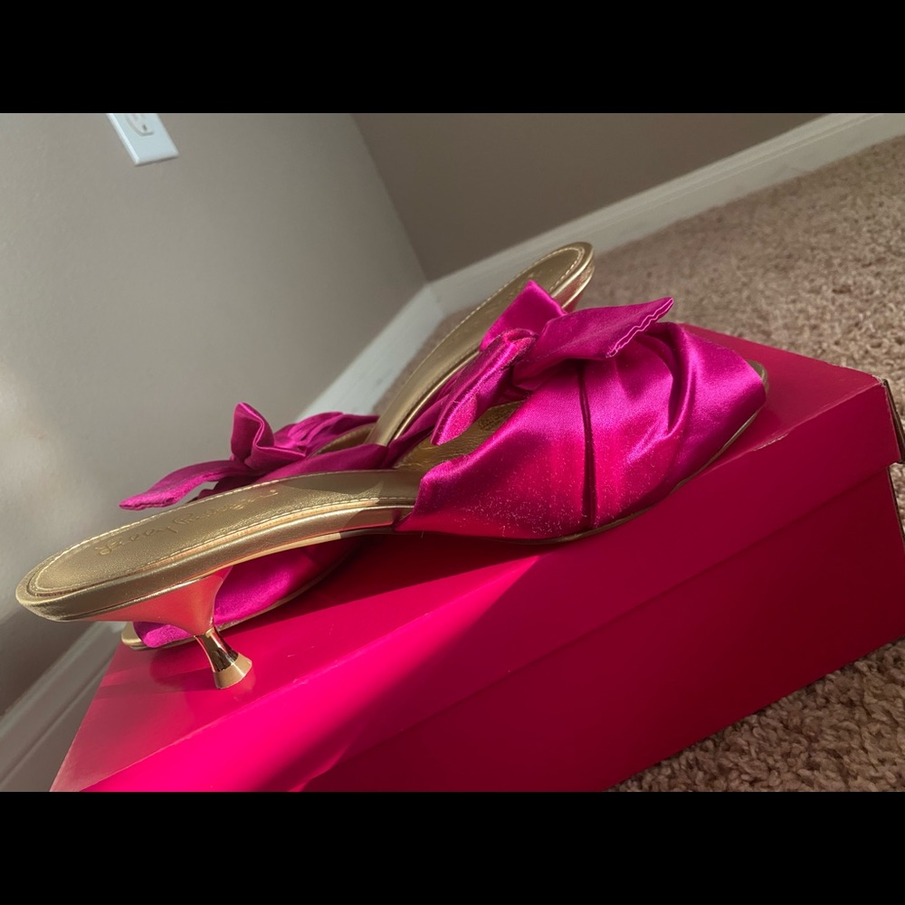 COPY - Lilly Pulitzer Ashley Sandal ( price firm ) 💕Hard to find and was paid $…